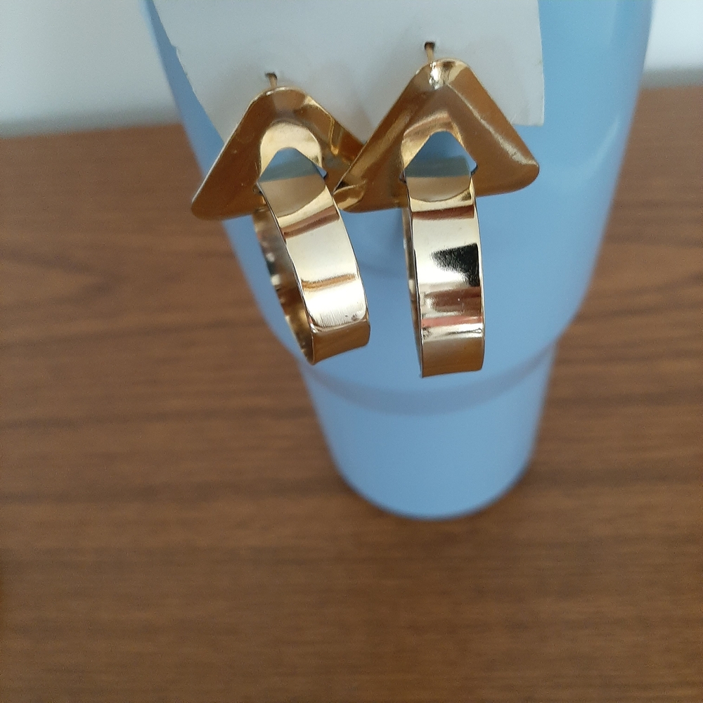 Elegant Gold Triangle Hoop Earrings - Picture 1 of 4